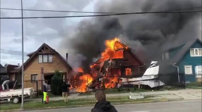 Şili'de evin üzerine uçak düştü: 6 ölü