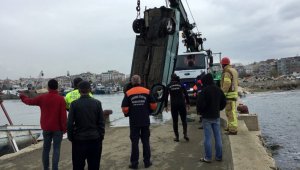 Silivri'de alkollü sürücü denize uçtu