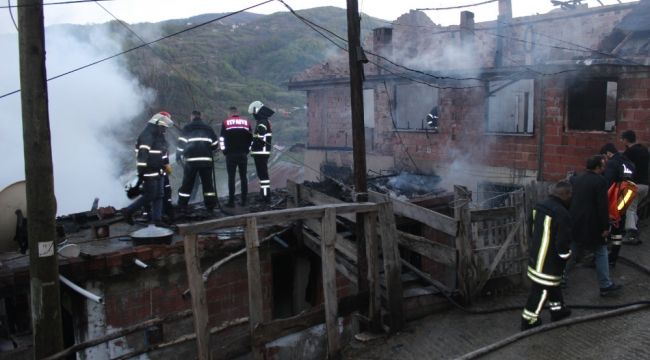 Sinop'ta evde yangın: 3 ölü