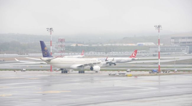Sis İstanbul Havalimanı'nda gecikmelere neden oldu