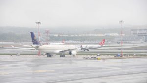 Sis İstanbul Havalimanı'nda gecikmelere neden oldu