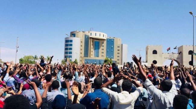 Sudan'da cumhurbaşkanının istifası isteniyor