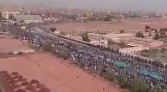 Sudan'da darbe sonrası muhalifler kutlama yapıyor