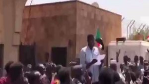 Sudanlılardan Mısır Büyükelçiliği önünde protesto