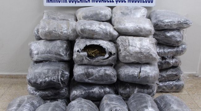 Şüphe üzerine durdurulan araçtan 214 kilogram esrar çıktı