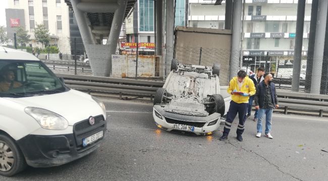 Takla atan araç trafiği durma noktasına getirdi