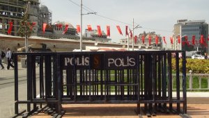 Taksim Meydanı'na bariyerler getirildi