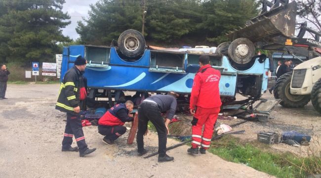 Tarım işçilerini taşıyan otobüs devrildi: 1 ölü, 12 yaralı