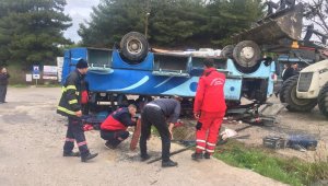 Tarım işçilerini taşıyan otobüs devrildi: 1 ölü, 12 yaralı