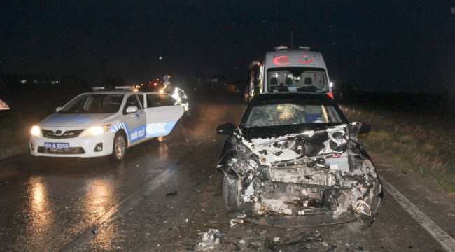 Tekirdağ'da otomobiller kafa kafaya çarpıştı: 5 yaralı