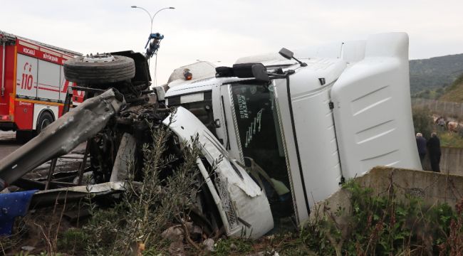 TEM'de feci kaza: 20 kilometrelik araç kuyruğu oluştu