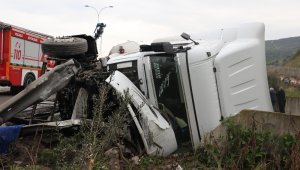 TEM'de feci kaza: 20 kilometrelik araç kuyruğu oluştu