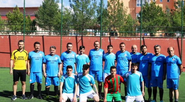 Terör bitti öğrenciler futbolda ter döktü