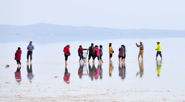 Türkiye'nin beyaz cenneti Tuz Gölü'ne yoğun ilgi