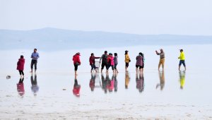 Türkiye'nin beyaz cenneti Tuz Gölü'ne yoğun ilgi