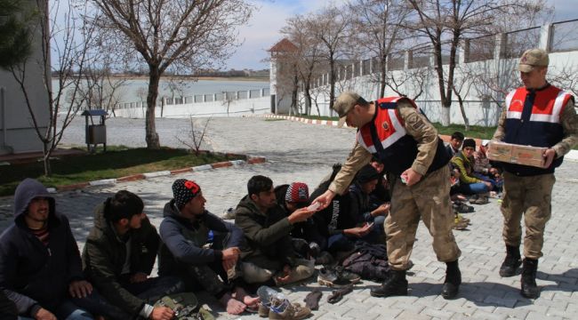 Van'da 69 kaçak göçmen yakalandı