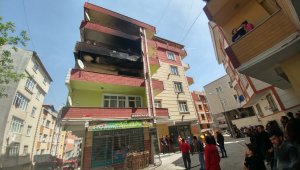 Yangında mahsur kalan 3 kadın, itfaiye ekipleri tarafından kurtarıldı
