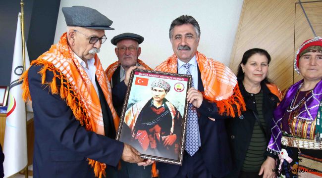 Yörüklerden Deve Güreşi Kararına Tam Destek