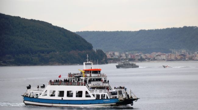 Yunan savaş gemisi Çanakkale Boğazı'ndan geçti