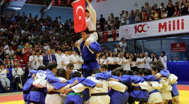 100. yılda tüm Türkiye'de sporun bayramı
