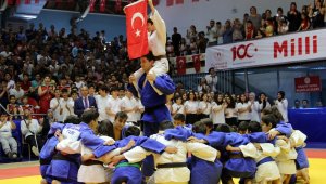 100. yılda tüm Türkiye'de sporun bayramı