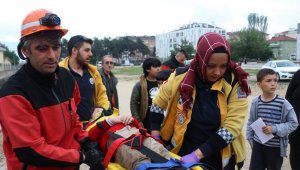 3 metre yükseklikten dereye düşen çocuğu itfaiye kurtardı