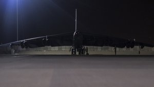 ABD'nin B-52'leri Katar'daki üsse indi