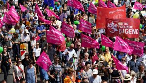 Almanya'da seçim öncesi ırkçılığa karşı protesto