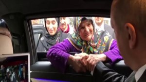 Altun, Cumhurbaşkanı Erdoğan ile yaşlı kadının sohbetini paylaştı