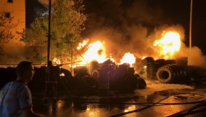 Ankara'da lastikçiler sitesinde yangın: 4 dükkan kül oldu