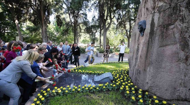 Anneler Günü'nde Zübeyde Ana'ya koştular