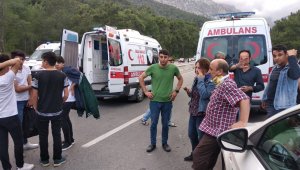 Antalya'da trafik kazası: 1 ölü,15 yaralı