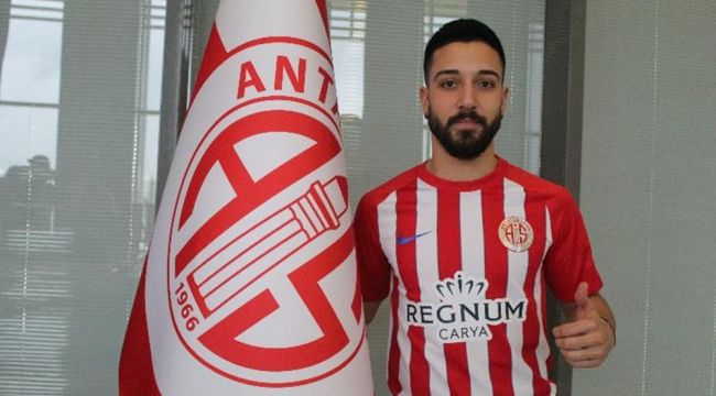 Antalyaspor'da Tarık Çamdal'ın sözleşmesi 1 yıl uzatıldı