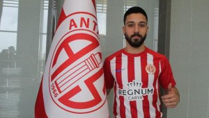 Antalyaspor'da Tarık Çamdal'ın sözleşmesi 1 yıl uzatıldı