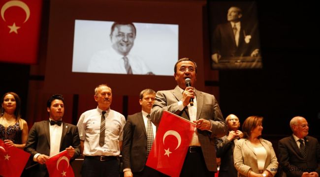 ATATÜRK Destanı ayakta alkışlandı