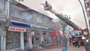 Ayakkabı deposunda yangın paniği