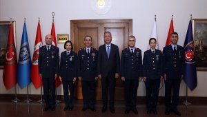 Bakan Akar, Hava Kuvvetleri Komutanı ve personelle bir araya geldi