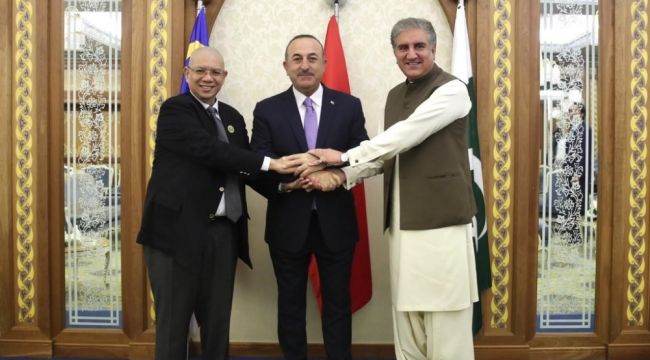Bakan Çavuşoğlu Malezyalı ve Pakistanlı mevkidaşları ile görüştü