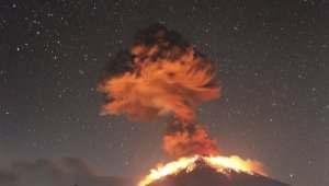 Bali'deki Agung Yanardağ patladı