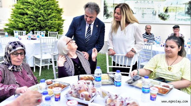 Başkan İduğ, iftarda huzurevi sakinleri ile buluştu 