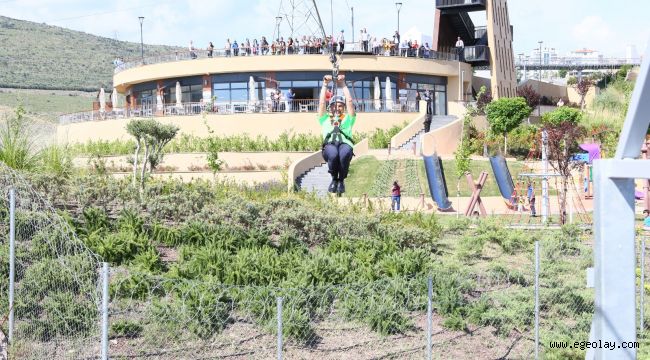 Başkan Soyer, Macera Park'ı gezdi, spor tırmanışı yaparak zipline'a bindi