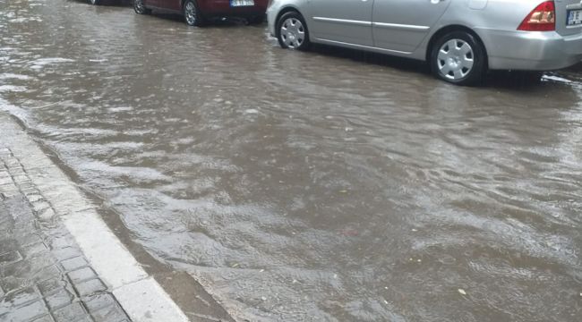 Başkent'te sağanak yağmur etkili oldu