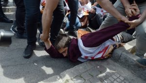 Beşiktaş'tan Taksim'e yürümek isteyen gruba polis müdahale etti