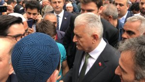 Binali Yıldırım, cuma namazını Eyüpsultan Camii'nde kıldı