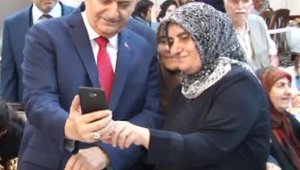 Binali Yıldırım engelli seçmen ve aileleriyle buluştu