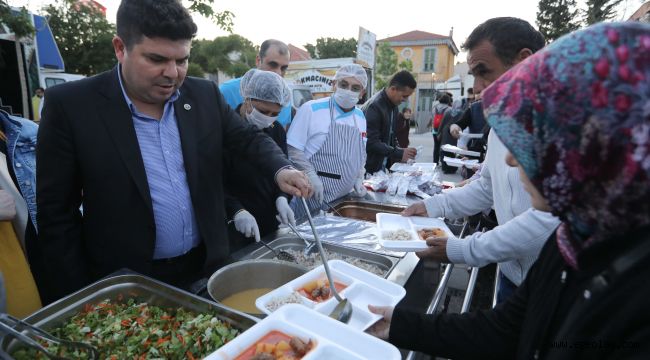 Buca'da ilk iftar Kasaplar Meydanı'nda