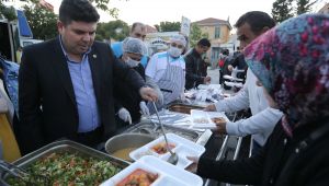 Buca'da ilk iftar Kasaplar Meydanı'nda