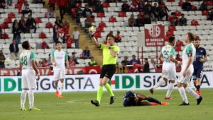 Bursaspor, Antalyaspor'u tek golle geçti
