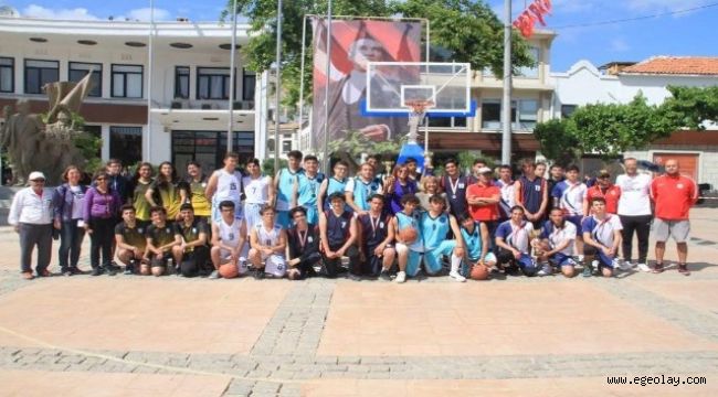 Çeşme'de sokak basketbolu etkinliği
