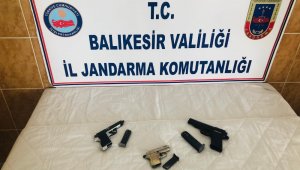 Cezaevi firarisi jandarmanın kaçak alkol uygulamasında yakalandı